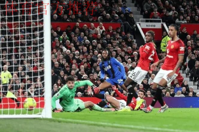 内维尔评卢克肖防守失误致曼联丢球,卡拉格指海文补位不及时 内维尔评卢克肖防守失误致曼联丢球,卡拉格指海文补位不及时